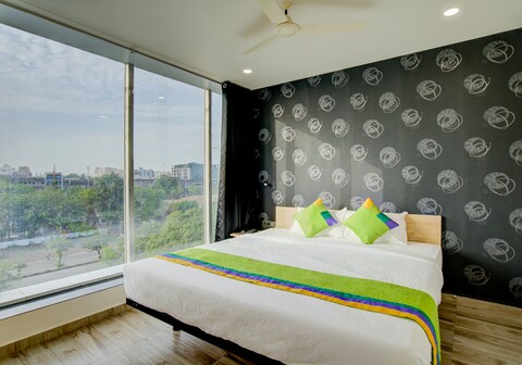 Treebo Grand Lotus - 3 km from Textile Market