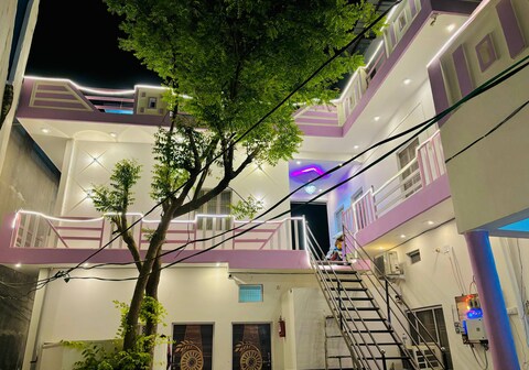 Maa Sharda paying guest house
