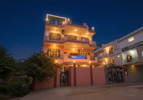 FabHotel Baba Guest House Nr. Dasaswamedh Ghat