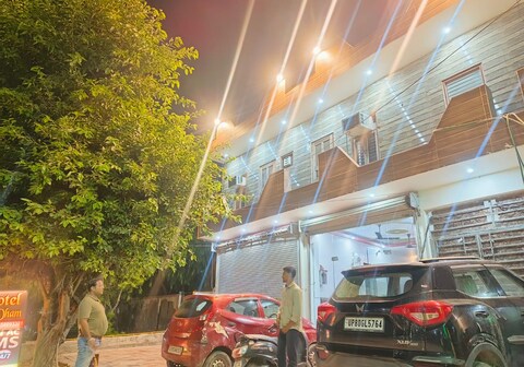 Nidhivan home stay
