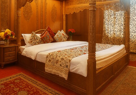 Floating shanghai group of houseboat