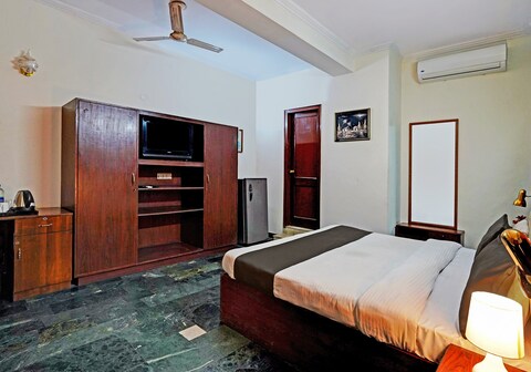 Hotel O Primero Near Aravali Biodiversity Park