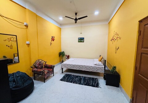 Srinivas Homestay | 3Km From Guwahati Railway station