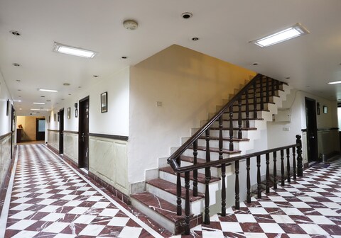 Hotel O Royal Residency