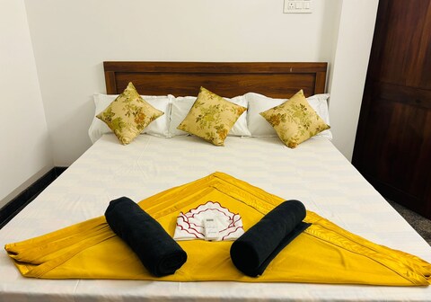 VARSHA HERITAGE INN - PONDY