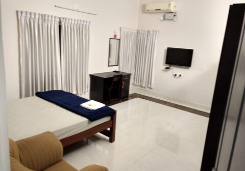 Atithi Prime Homestay| Rooms & Kitchen