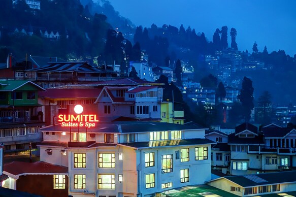Sumitel Hotel 500 meters from Mall Road