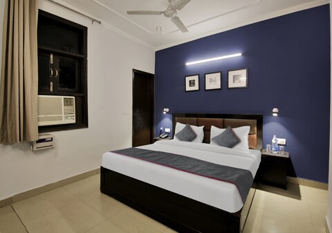 Super Townhouse Saket Residency Near Saket Metro