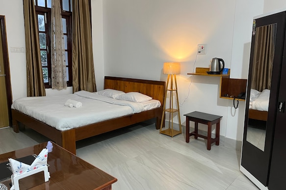 Pahari Restaurant and Lodge