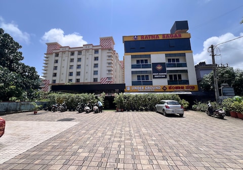 Ratna Sagar Service Apartment.