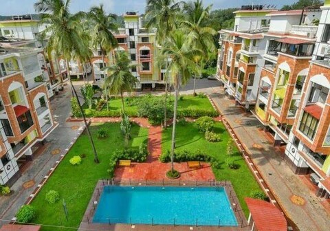 Cozy Apartments in Monarch Palms | Rooms & Pool