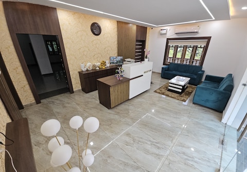 Palm Tree Haven | Rooms & Banquet