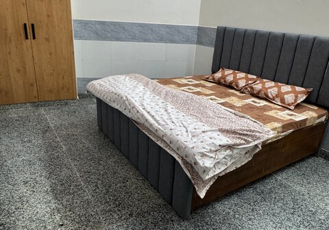 Radha Niwas private Room with shared kitchen