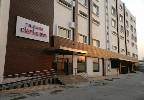 Triguna Clarks Inn Kurnool
