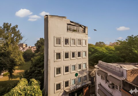 Hotel Global Inn (1 min. walk to Golden Temple)