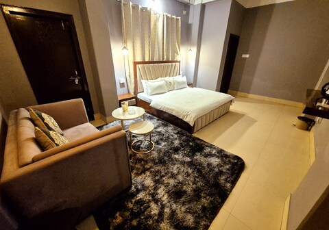 Luxe Haven Stay | 5min From Six Mile