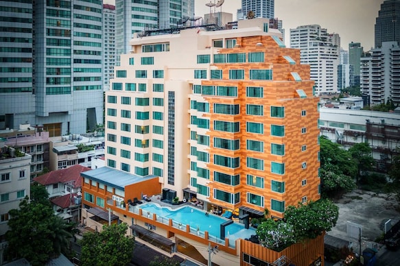 Golden Tulip Mandison Suites