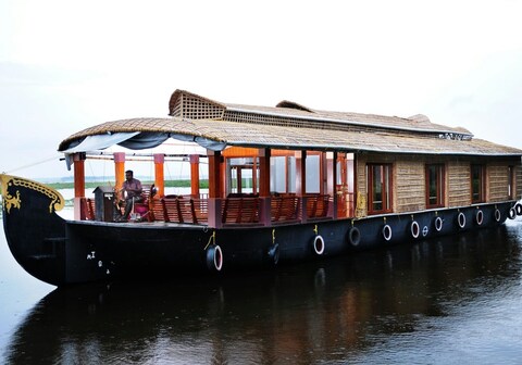 Go Kumarakom Houseboats