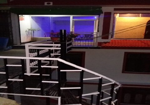 Crossroads Cafe and Lodge