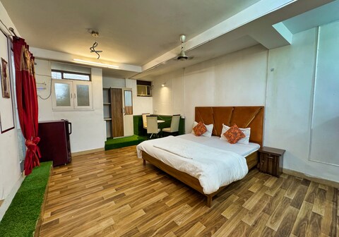 Cozy Studio Apartment in Saket
