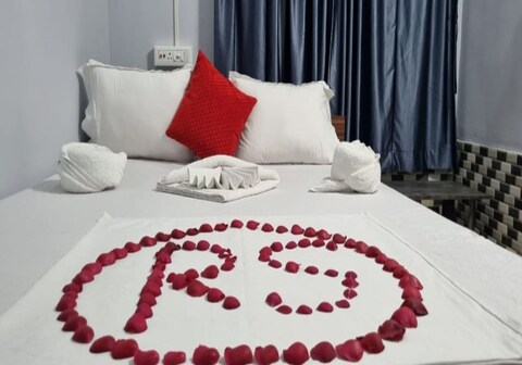 R S Hotel and restaurant