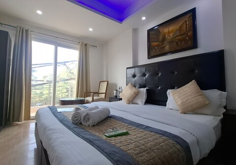 Taj Home Stay| near IICC and Yasho bhoomi Metro