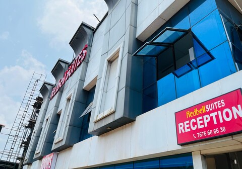 Redbell Suites, Pantheeramkavu