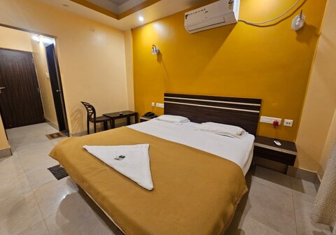 Dev Bhumi 200M From Marine Drive Sea Beach