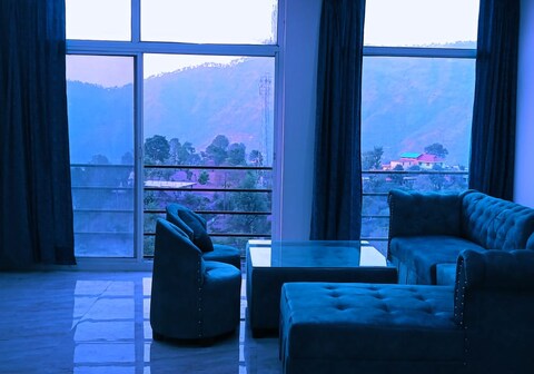 Hill view 2bhk apartment 3rd floor Kasauli
