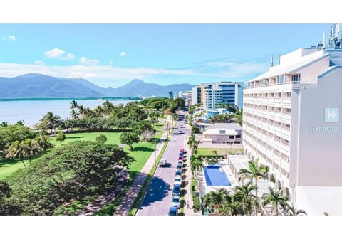 Cairns Harbourside Hotel