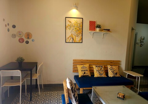 Penthouse 2BHK C'gute,AC,wifi,invrtor,pvt terrace