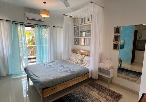 The Boho Beach Studio 1KM from Beach Pool