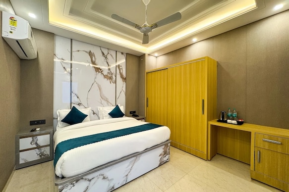 Hotel Vaidik Ganga Near Parmarth Niketan