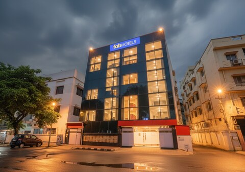FabHotel Saltlake Palace - Nr. Anandlok Hospital