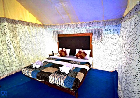 Desert Oasis Camp | Restaurant & Games