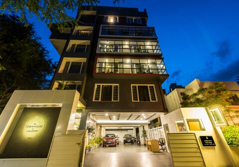 Super Townhouse MG Road,Bangalore