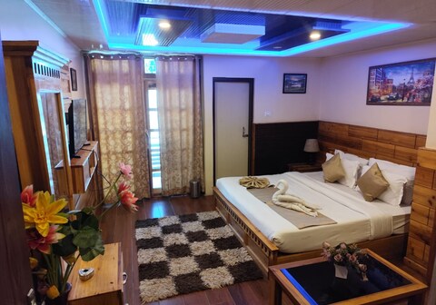 Pradhan hotel Mirik