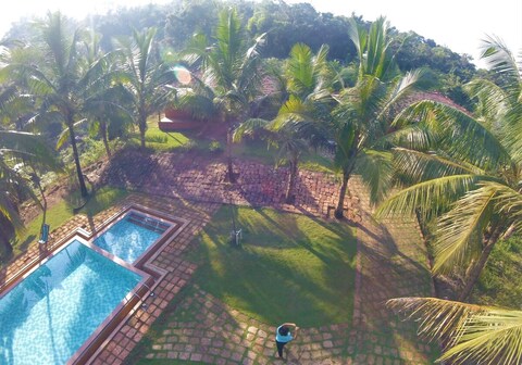 The Happiness Estate - ForestHill Cottage 1