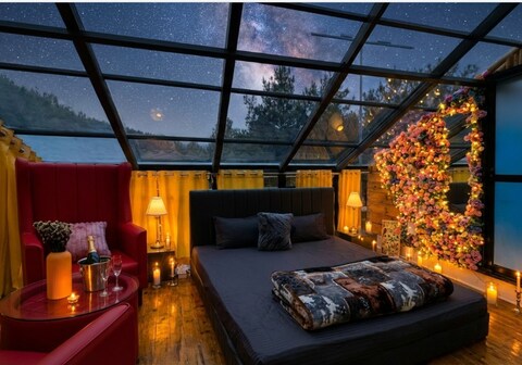 XTSY Traveller's Hostel and Rooms