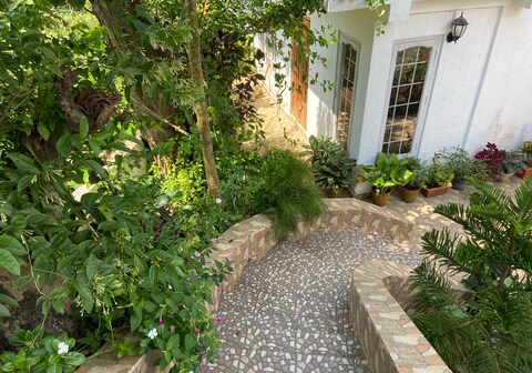 Hibiscus Home Stay & Boutique