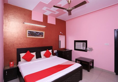 Hotel Tourist Bar & Restaurant