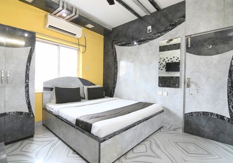 Trivedi Tower Near Acropolis Mall