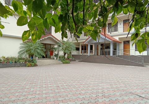 Sundar Hotel And Resort