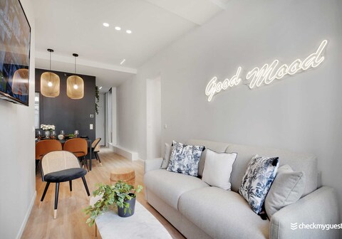 Charming apartment - 3BR/8P - Le Marais Share Save