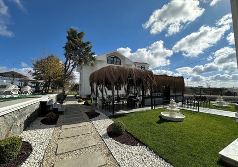 D Twins Airport Hotel