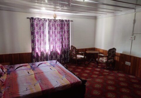 Wilderness Lodge | Rooms & Homely Food