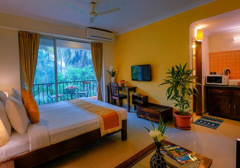 TreeHouse Blue Hotel & Serviced Apartments