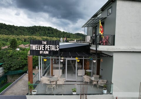TWELVE PETELS BY AUM HOTEL