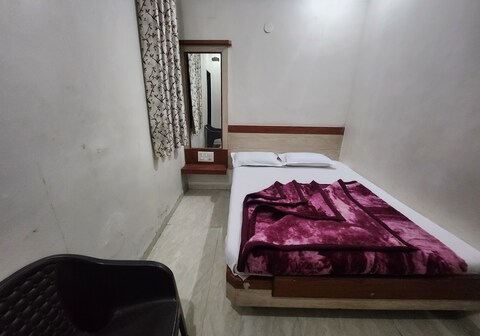 Hotel Dwarka Nilayam