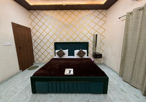 Sanwariya Dham Near By Mathura Junction Railway Station